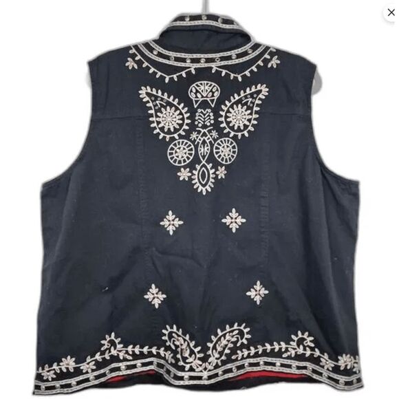 Units Woman Vintage size 1X black Studded Western style Vest - Picture 2 of 5